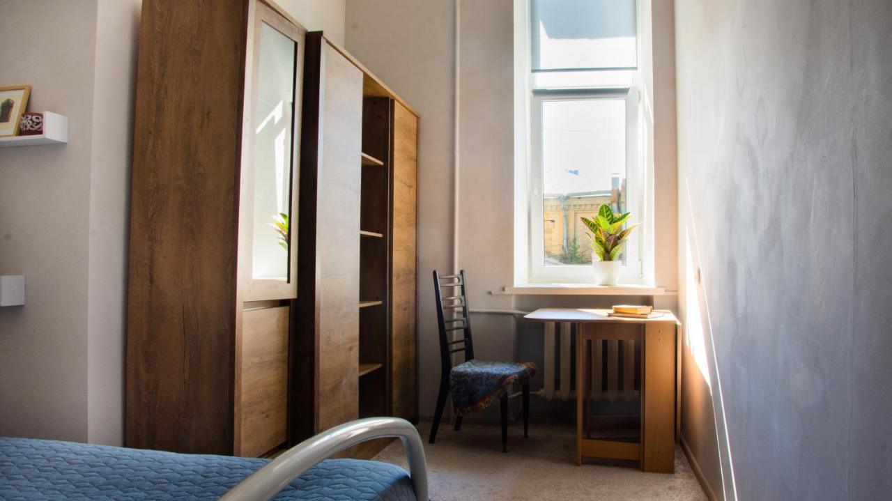 Entire 2-Bedroom Authentic Flat キエフ エクステリア 写真