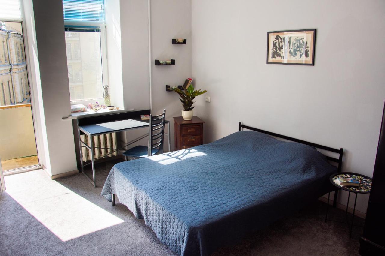 Entire 2-Bedroom Authentic Flat キエフ エクステリア 写真