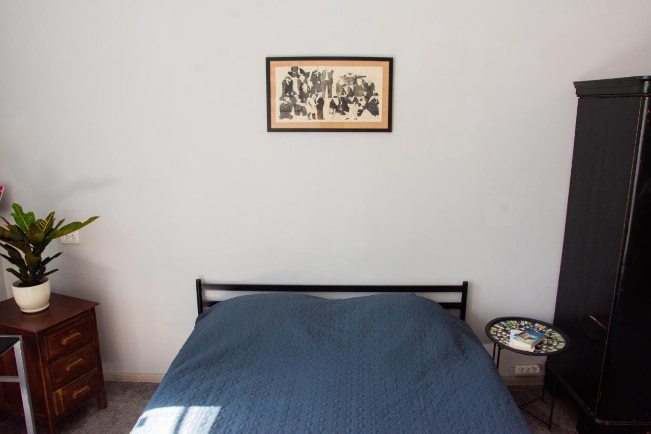 Entire 2-Bedroom Authentic Flat キエフ エクステリア 写真
