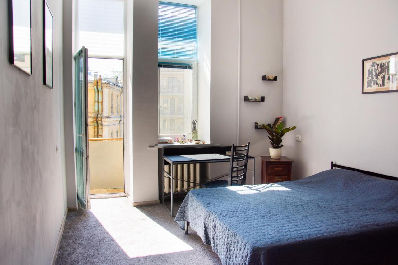 Entire 2-Bedroom Authentic Flat キエフ エクステリア 写真