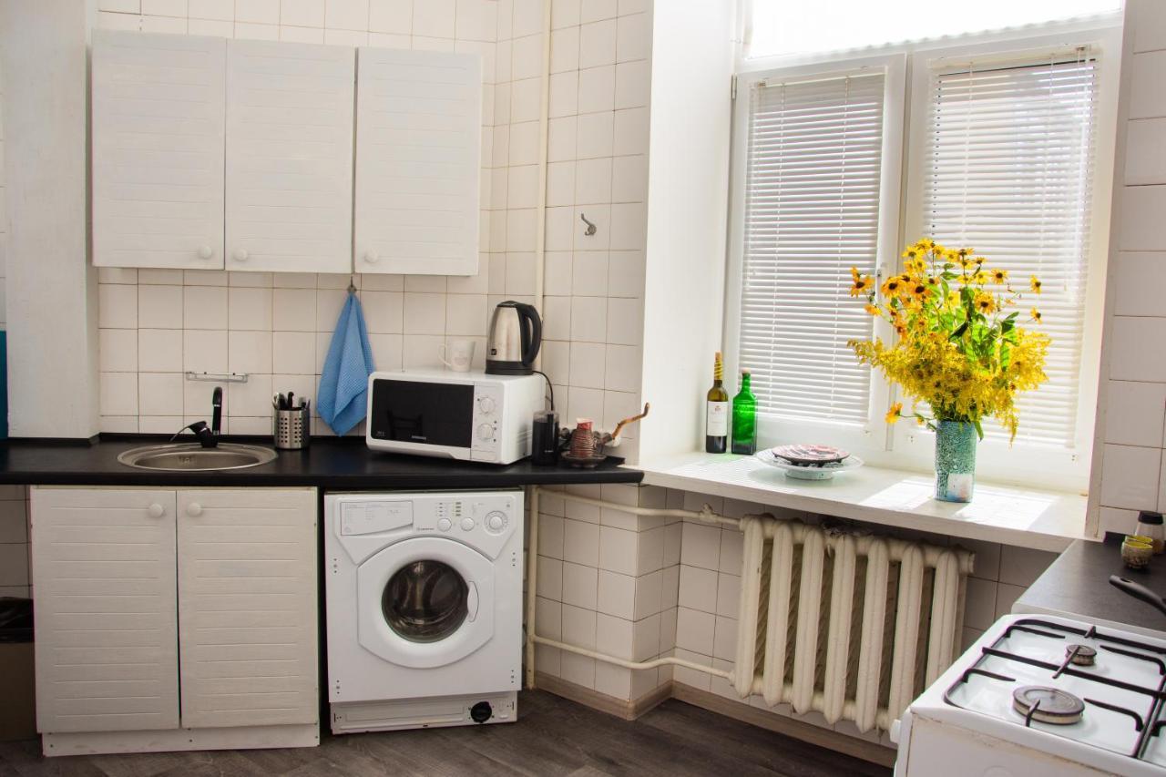 Entire 2-Bedroom Authentic Flat キエフ エクステリア 写真