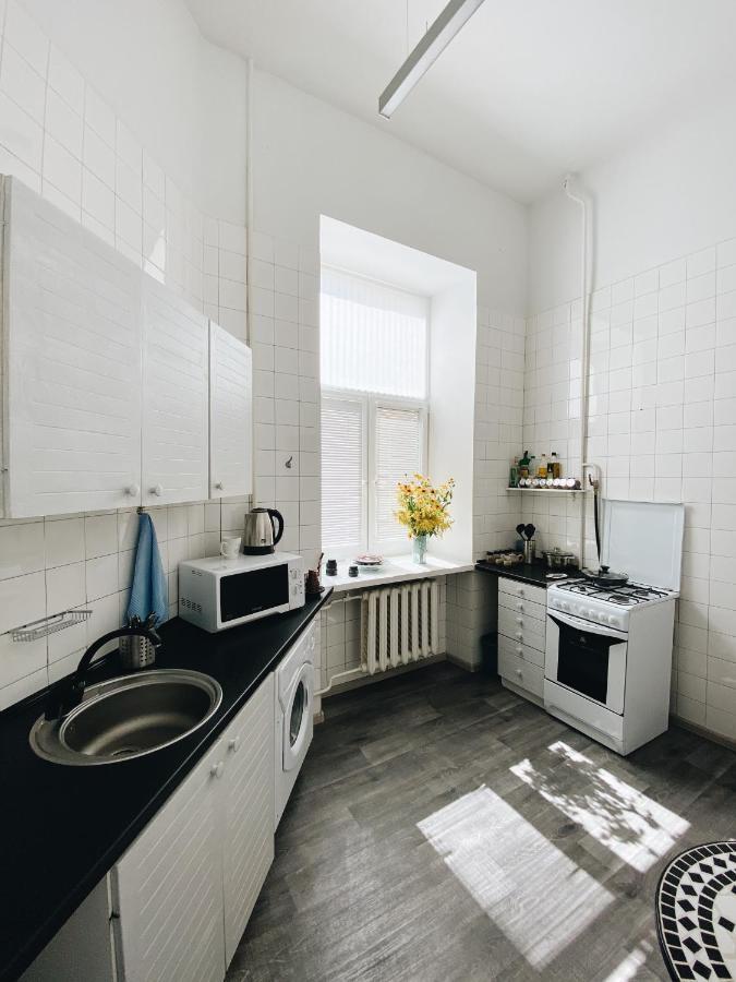 Entire 2-Bedroom Authentic Flat キエフ エクステリア 写真